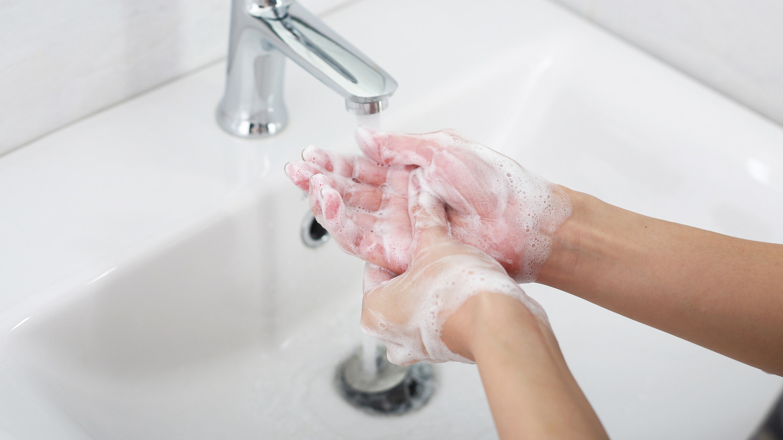 rửa tay loại bỏ vi rút trong nước